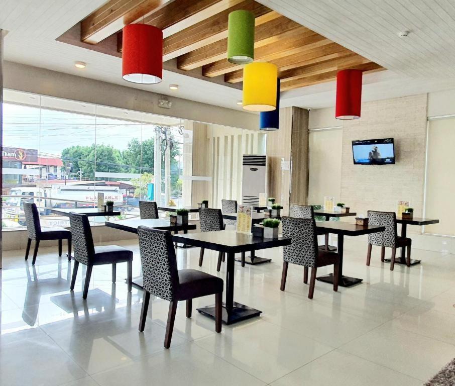 District 21 Hotel Iloilo City Exterior photo