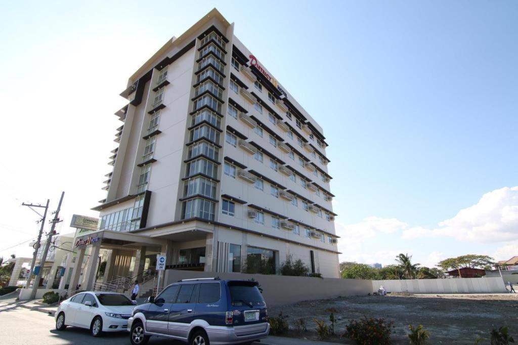 District 21 Hotel Iloilo City Exterior photo