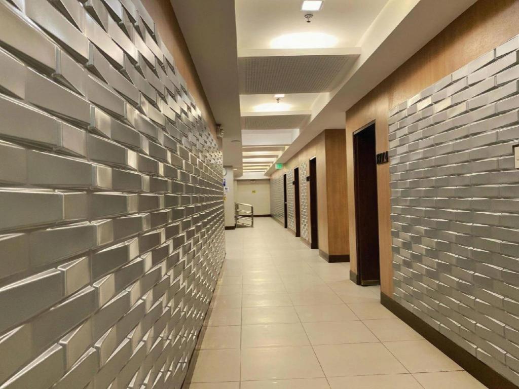 District 21 Hotel Iloilo City Exterior photo