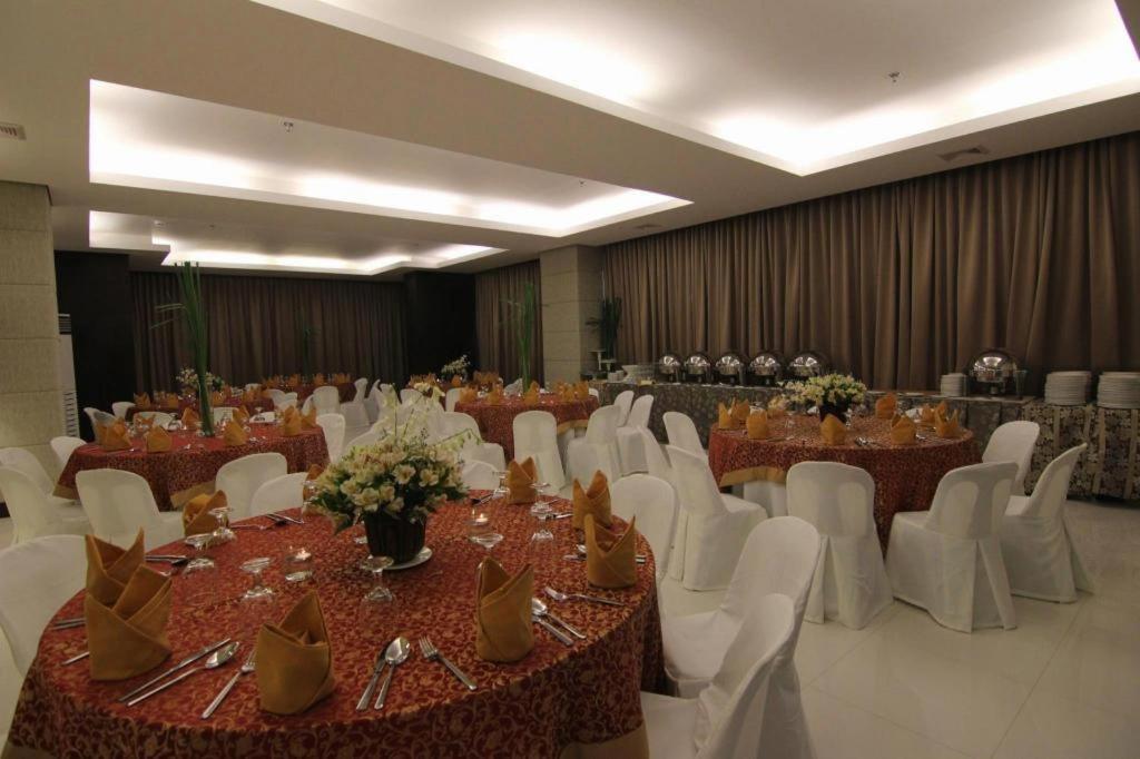 District 21 Hotel Iloilo City Exterior photo
