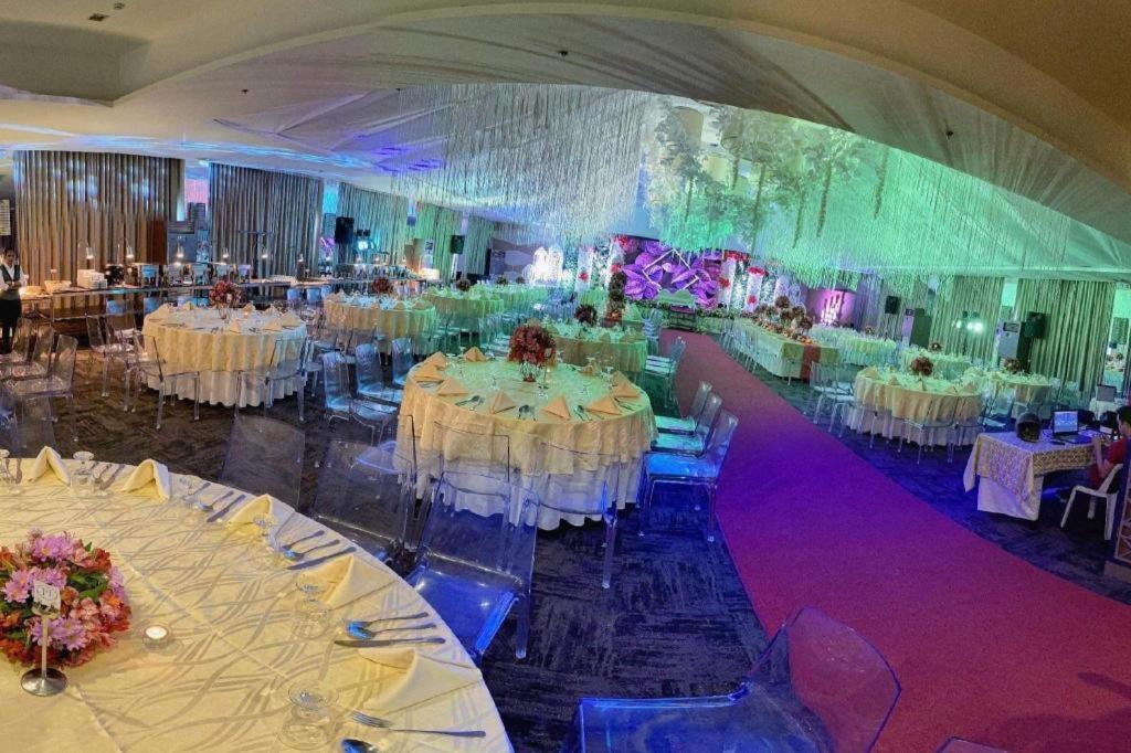District 21 Hotel Iloilo City Exterior photo