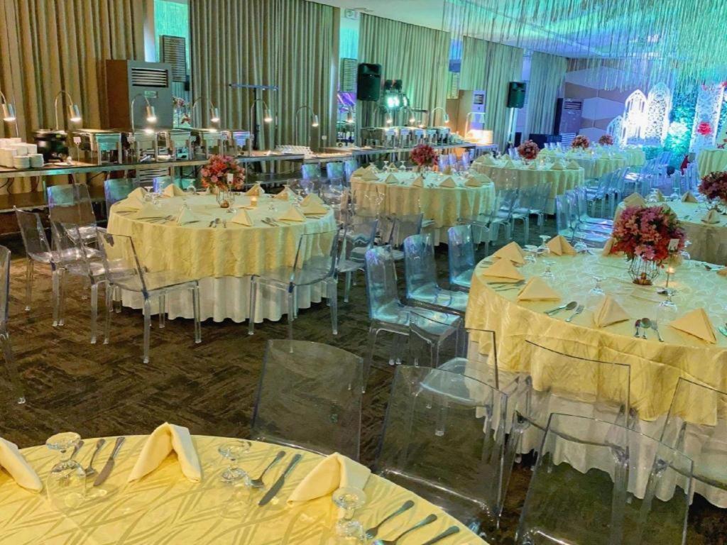 District 21 Hotel Iloilo City Exterior photo
