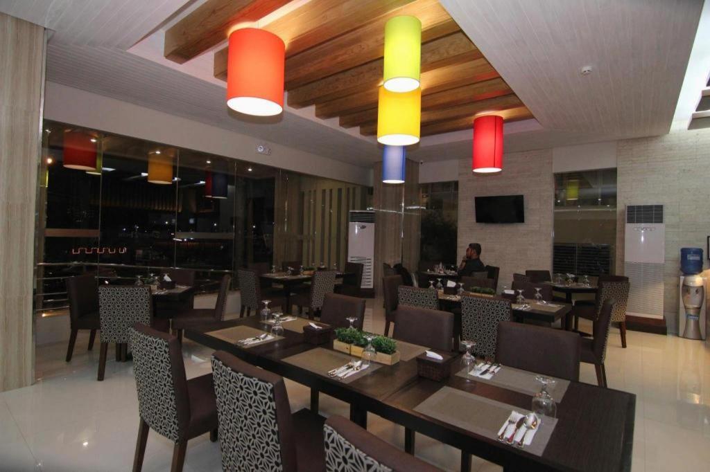 District 21 Hotel Iloilo City Exterior photo