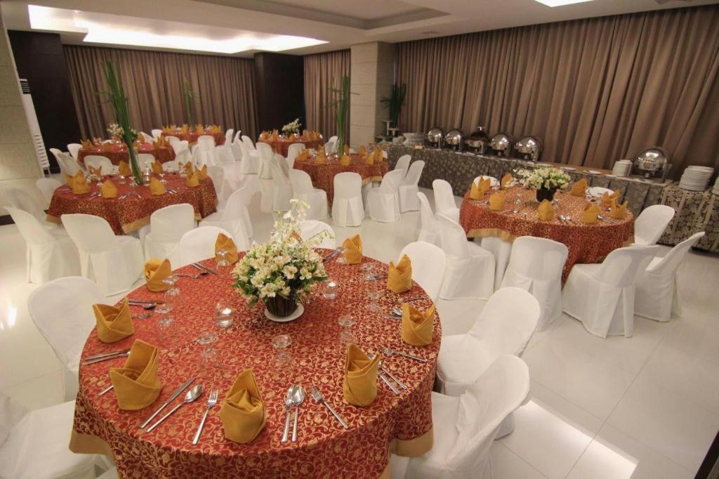 District 21 Hotel Iloilo City Exterior photo