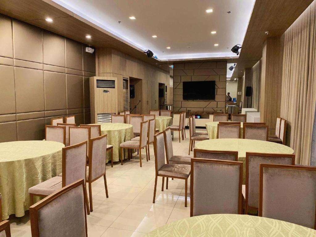 District 21 Hotel Iloilo City Exterior photo