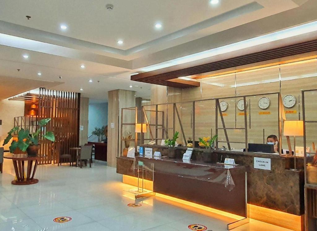District 21 Hotel Iloilo City Exterior photo